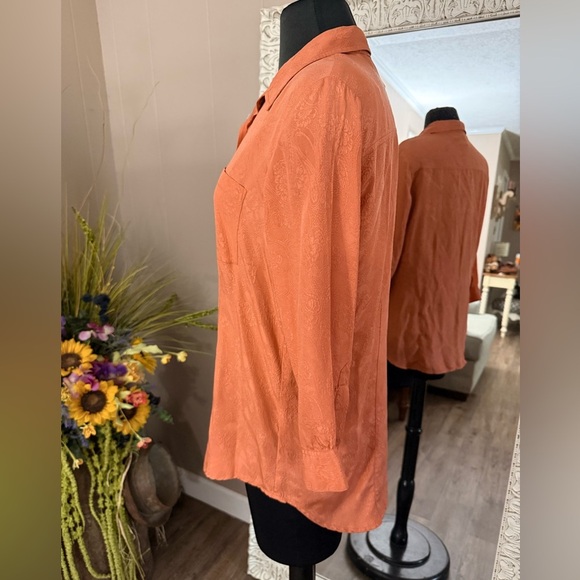 Anne Carson • 100% Silk Paisley Textured Blouse - Picture 6 of 11